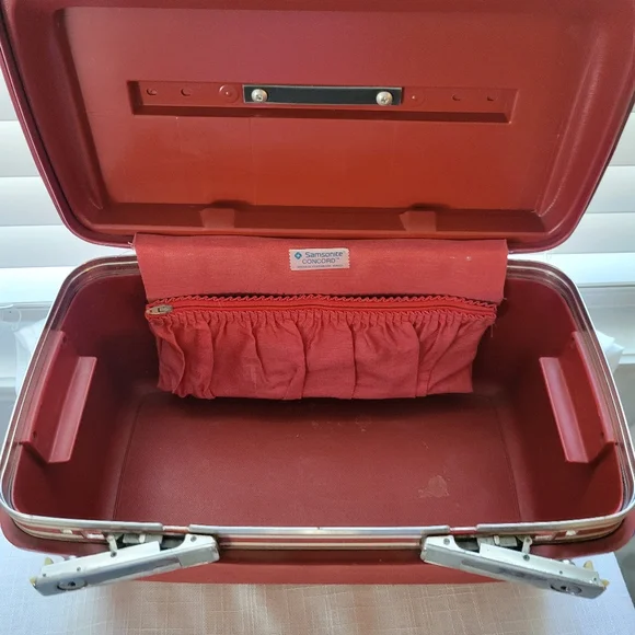 Vintage Red Travel Case - Picture 6 of 13